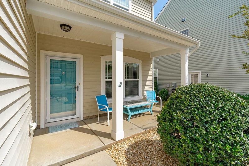 721 Wellspring Dr, Holly Springs, NC 27540
