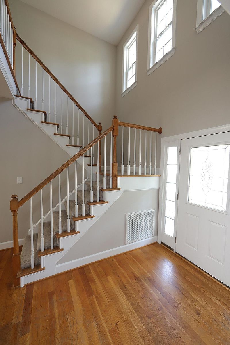 721 Winfred Dr, Raleigh, NC 27603