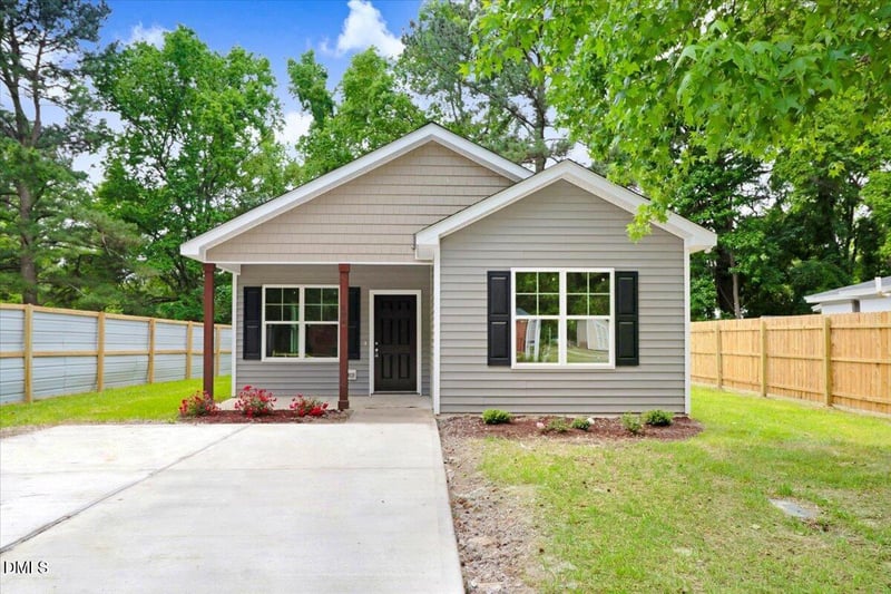 722 Martin Luther King Jr Dr, Smithfield, NC 27577