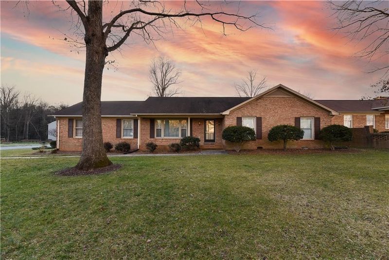722 S Sellars Mill Rd, Burlington, NC 27217