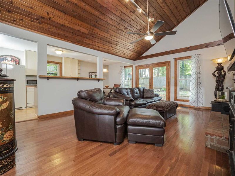 7220 Bluffside Ct, Raleigh, NC 27613