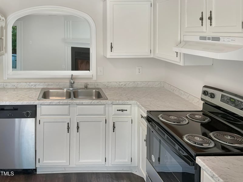 7220 Shellburne Dr, Raleigh, NC 27612
