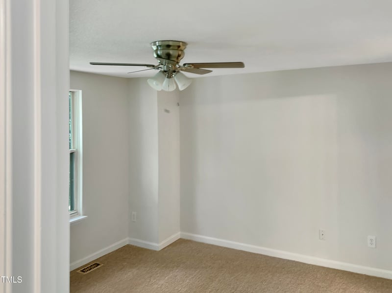 7220 Shellburne Dr, Raleigh, NC 27612