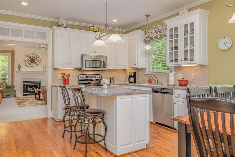 7221 Dime Dr, Raleigh, NC 27606