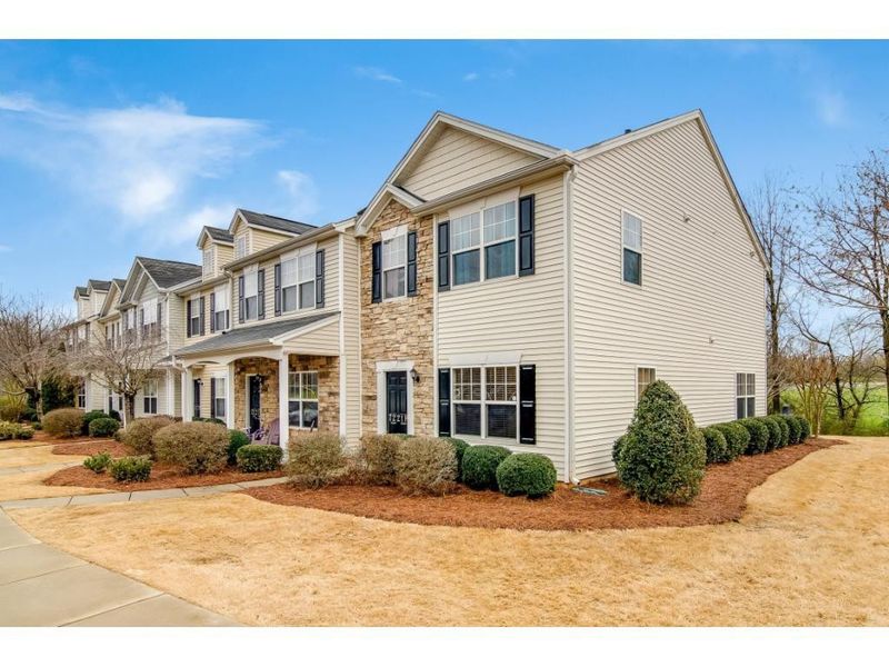 7221 Olmstead Dr, Burlington, NC 27215