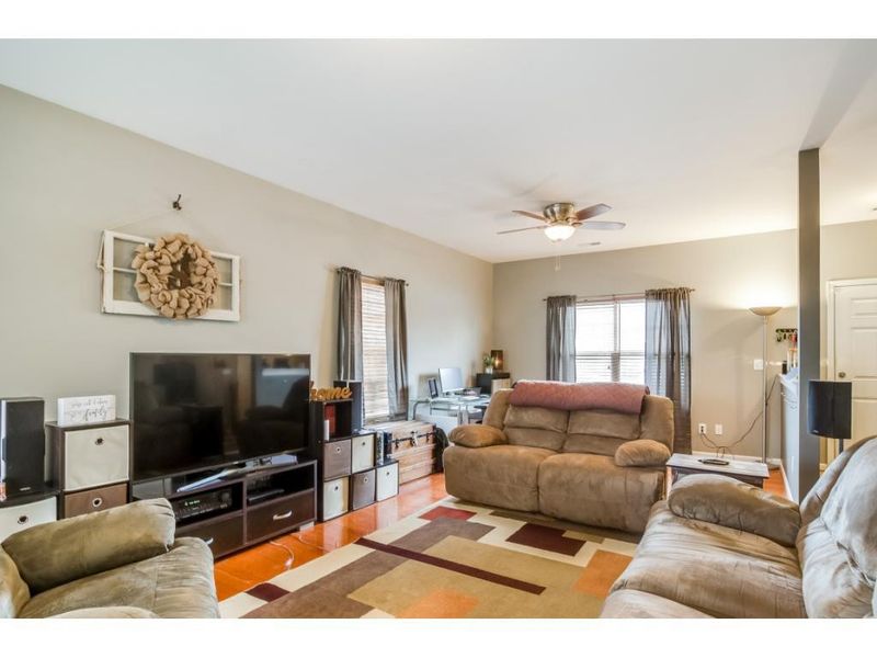7221 Olmstead Dr, Burlington, NC 27215