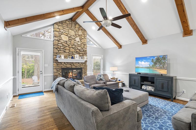 7221 Stonehenge Dr, Raleigh, NC 27613