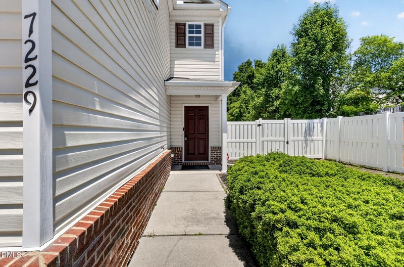 7229 Lowell Ridge Rd, Raleigh, NC 27616