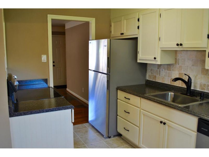 723 Cameron St, Burlington, NC 27215
