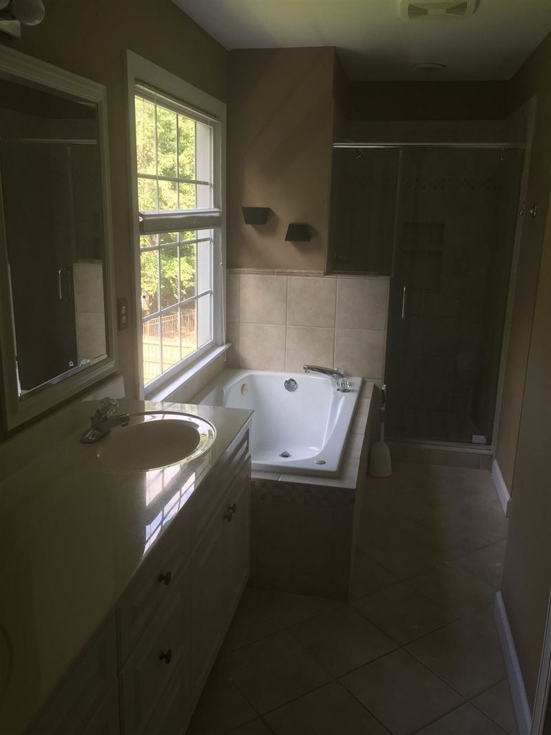 724 Bonhurst Dr, Holly Springs, NC 27540