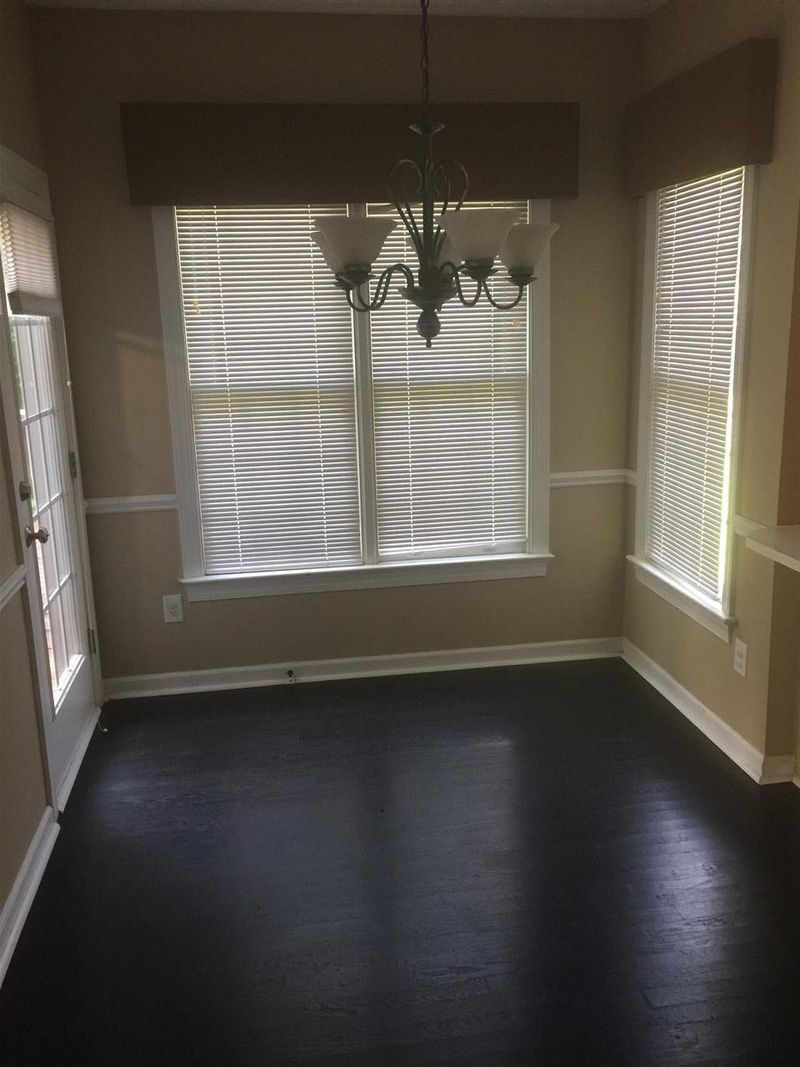 724 Bonhurst Dr, Holly Springs, NC 27540
