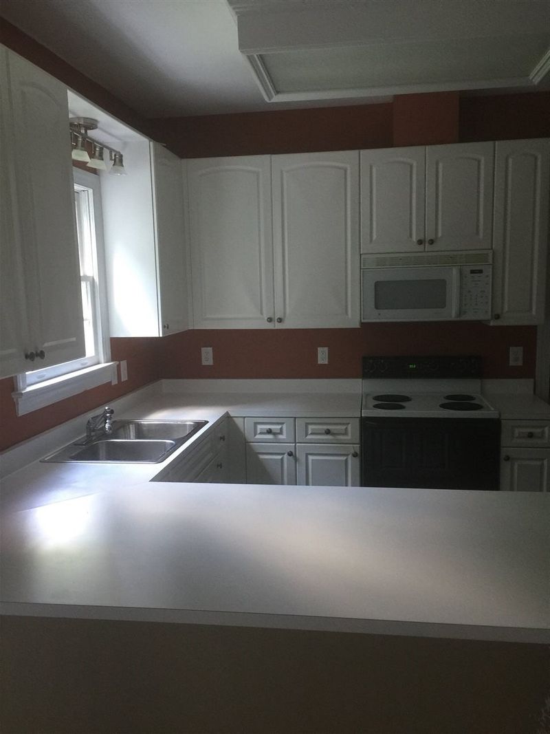 724 Bonhurst Dr, Holly Springs, NC 27540