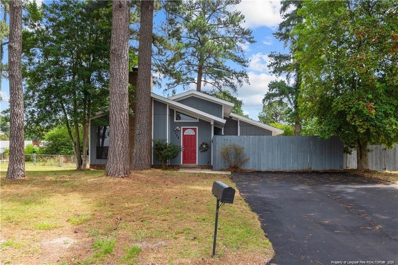 724 Carnegie Dr, Fayetteville, NC 28311