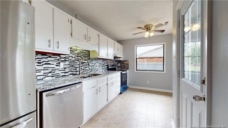 724 Carnegie Dr, Fayetteville, NC 28311