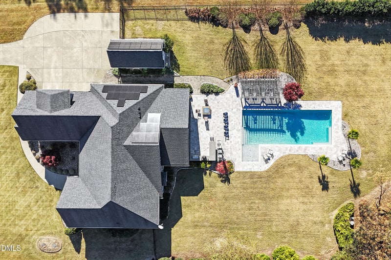 724 Castaway Ct, Holly Springs, NC 27540