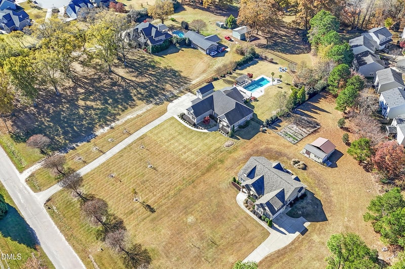 724 Castaway Ct, Holly Springs, NC 27540