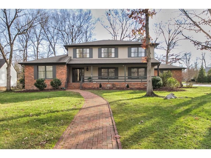 724 Colonial Dr, Burlington, NC 27215