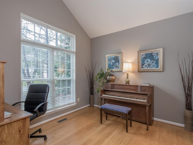 724 Creek Haven Dr, Holly Springs, NC 27540
