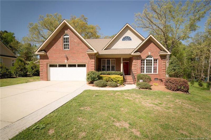 724 Creekside Dr, Sanford, NC 27330