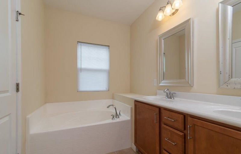 724 Ennis Creek Ln, Cary, NC 27513