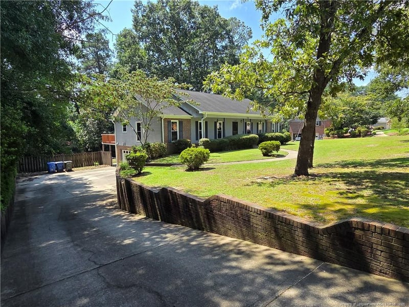 724 Galloway Dr, Fayetteville, NC 28303