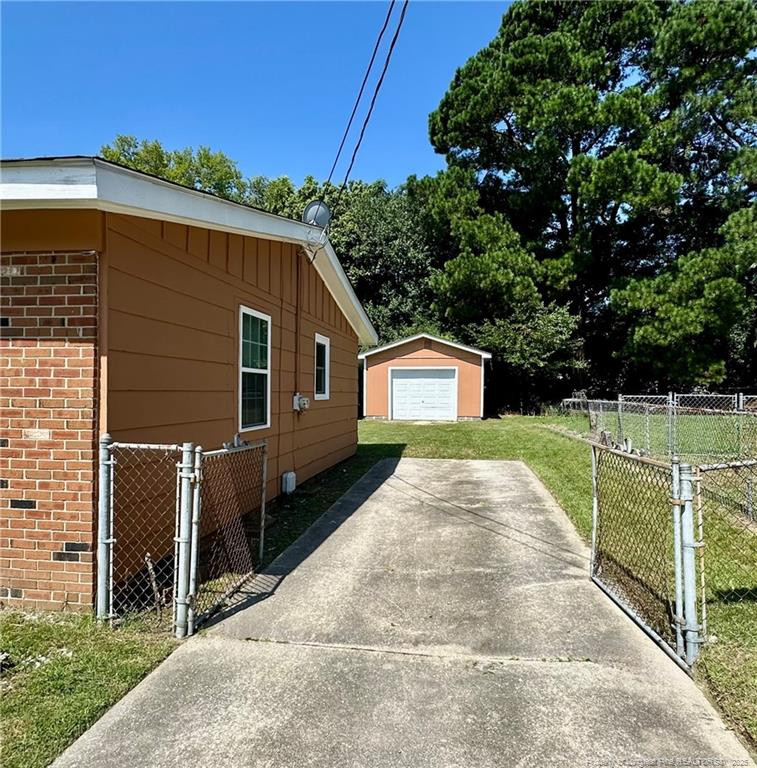 724 Glensford Dr, Fayetteville, NC 28314