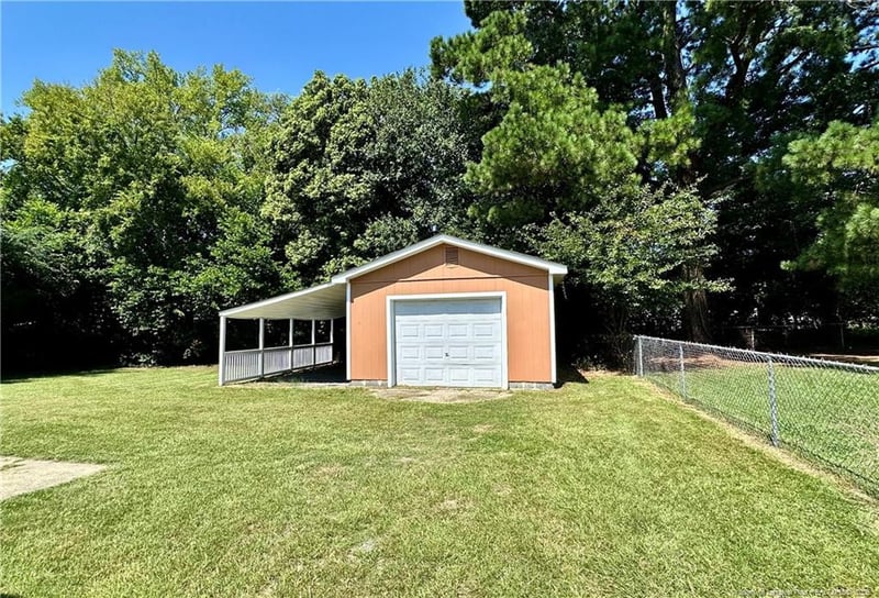 724 Glensford Dr, Fayetteville, NC 28314