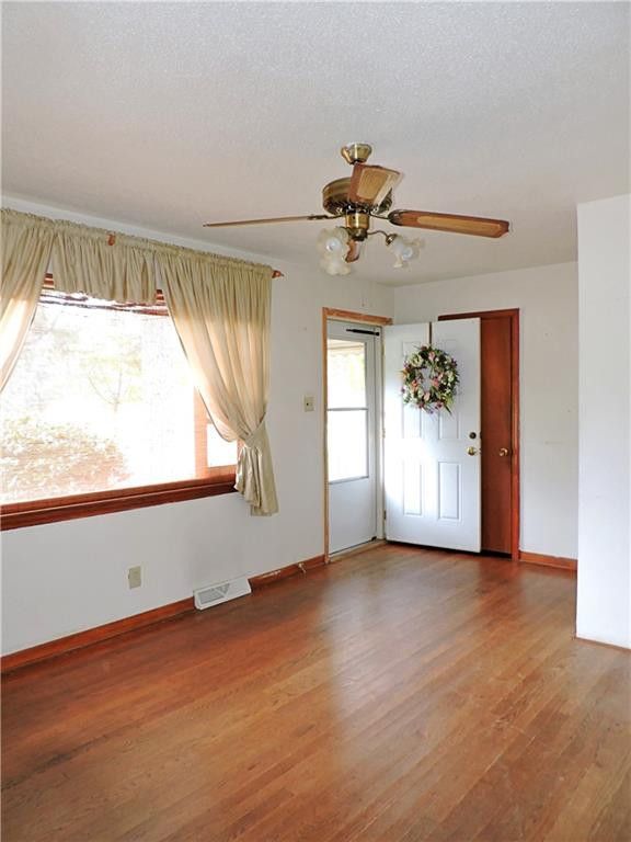 724 Lindley Dr, Durham, NC 27703