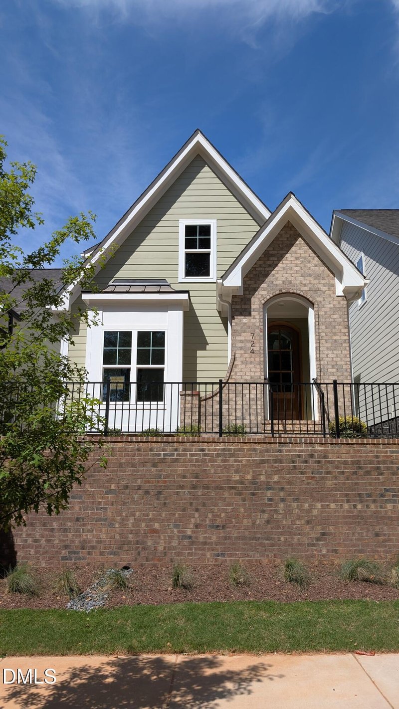 724 Powell Dr, Raleigh, NC 27606