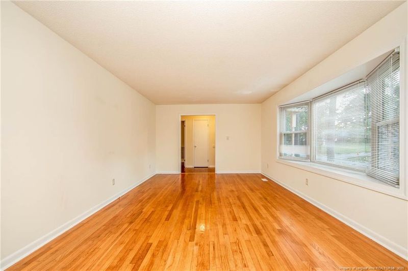 724 Roundtree Dr, Fayetteville, NC 28303