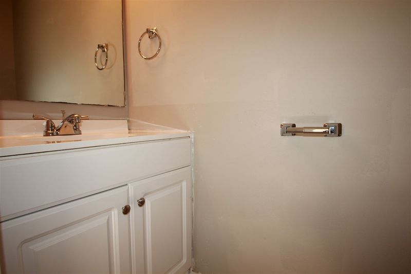 7242 Shellburne Dr, Raleigh, NC 27612