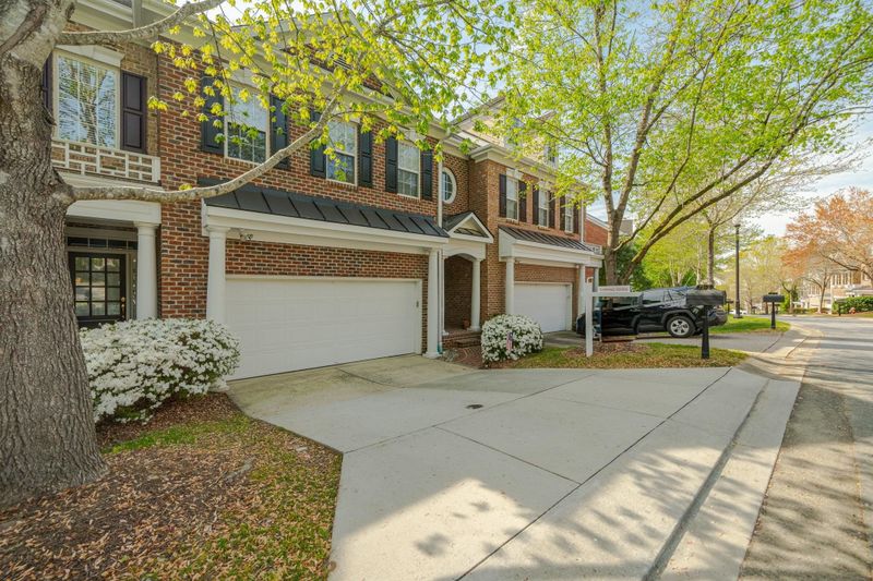7242 Summit Waters Ln, Raleigh, NC 27613