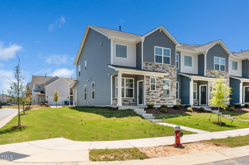 725 Andrade Dr, Fuquay Varina, NC 27526