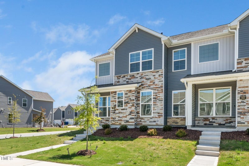 725 Andrade Dr, Fuquay Varina, NC 27526