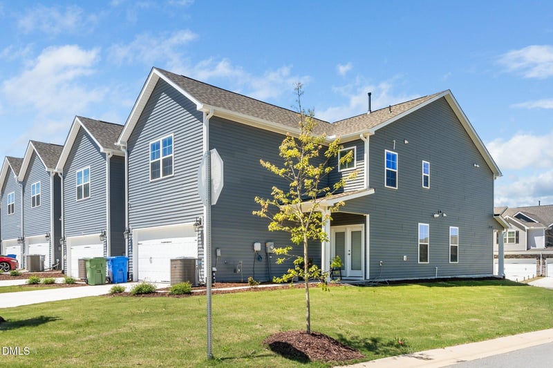 725 Andrade Dr, Fuquay Varina, NC 27526