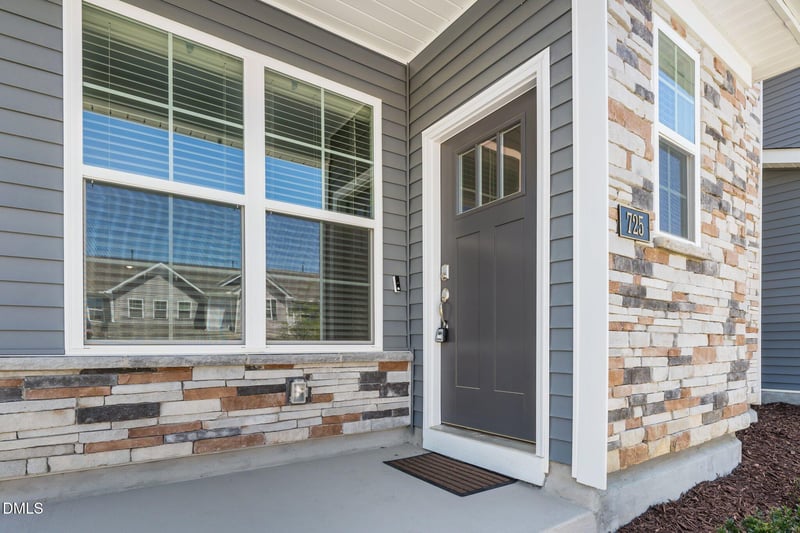 725 Andrade Dr, Fuquay Varina, NC 27526