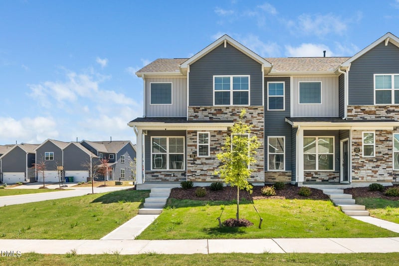 725 Andrade Dr, Fuquay Varina, NC 27526