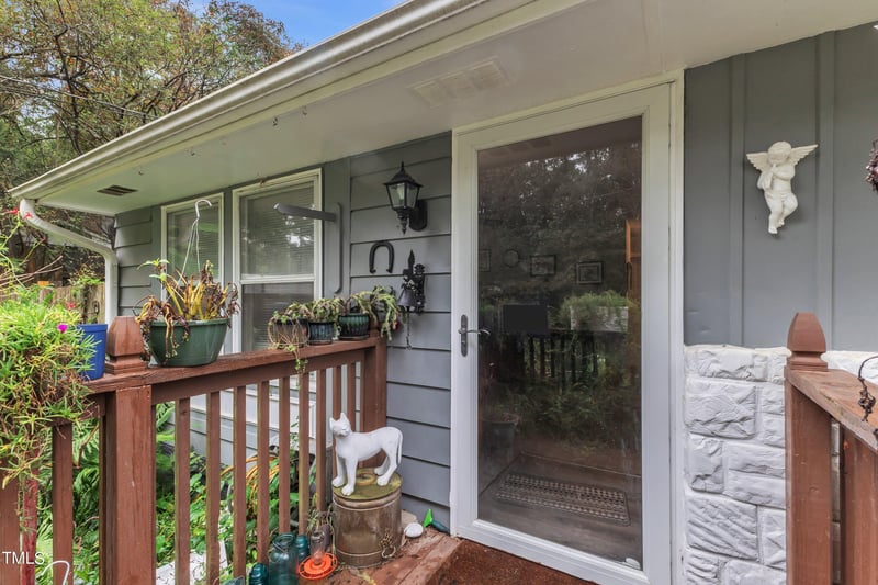 725 Colonial Dr, Raleigh, NC 27603