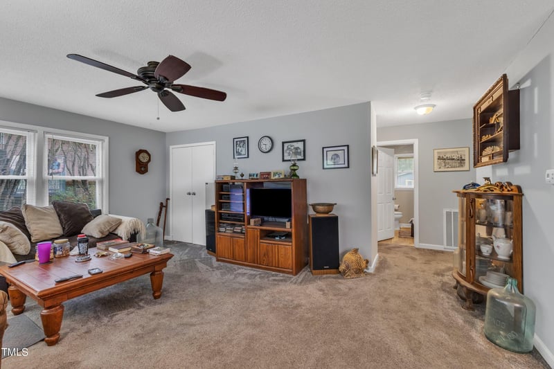 725 Colonial Dr, Raleigh, NC 27603