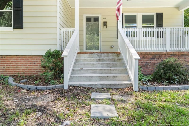 725 Greenland Dr, Fayetteville, NC 28305