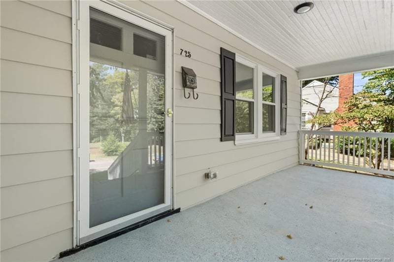 725 Greenland Dr, Fayetteville, NC 28305