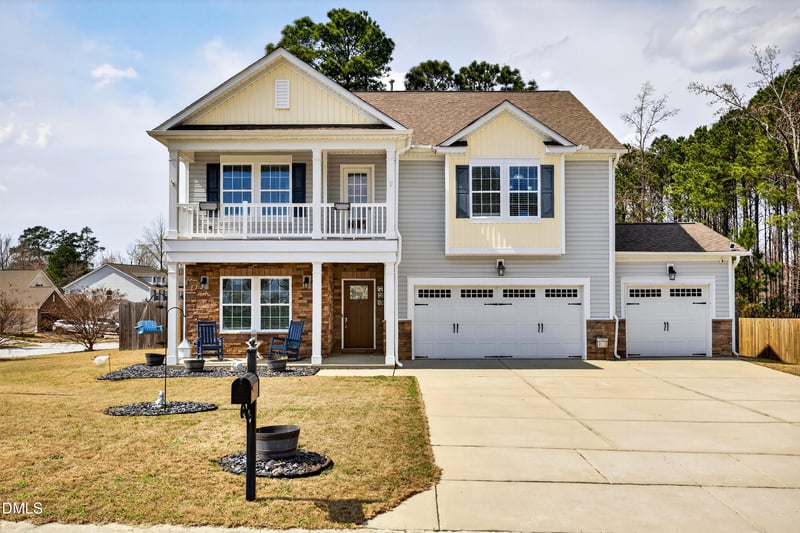 725 Harvest Point Dr, Fuquay Varina, NC 27526