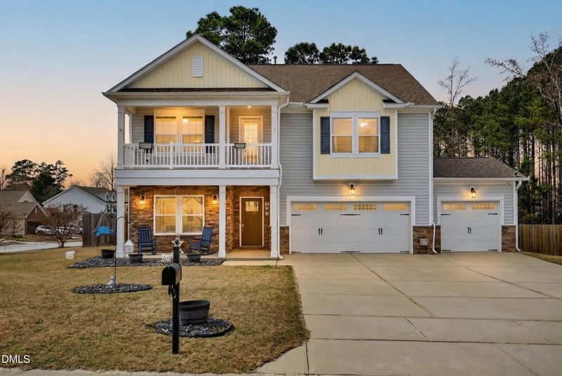 725 Harvest Point Dr, Fuquay Varina, NC 27526