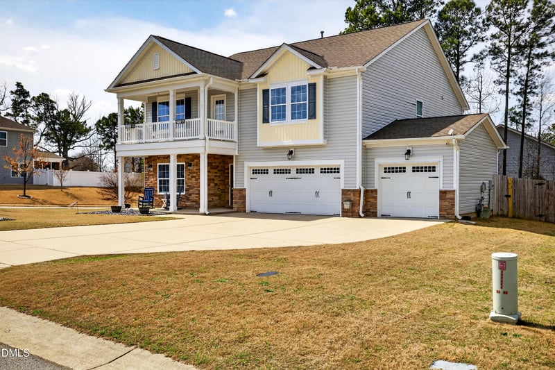 725 Harvest Point Dr, Fuquay Varina, NC 27526