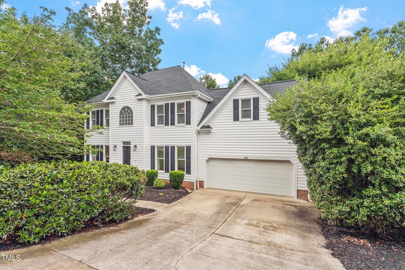 725 Littleleaf Ct, Holly Springs, NC 27540