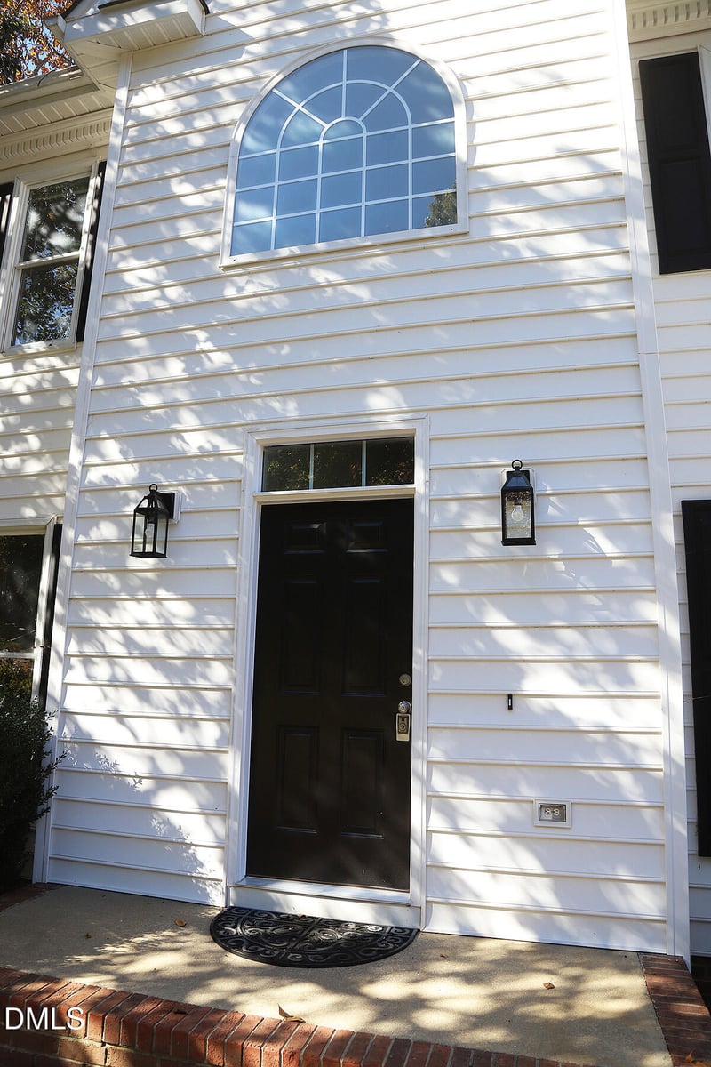 725 Littleleaf Ct, Holly Springs, NC 27540