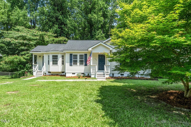 725 Maple Ln, Fuquay Varina, NC 27526