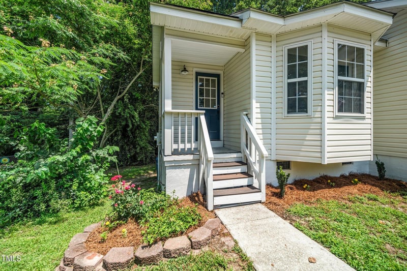 725 Maple Ln, Fuquay Varina, NC 27526