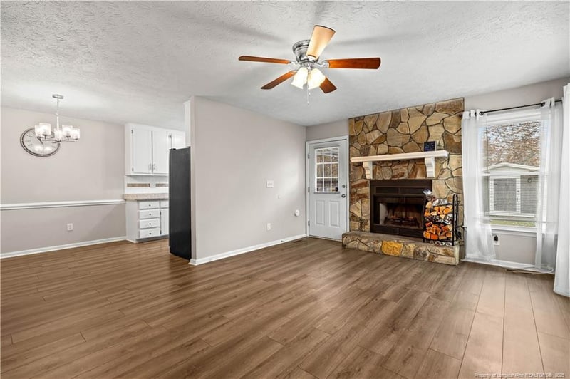 725 Mosswood Ln, Fayetteville, NC 28311