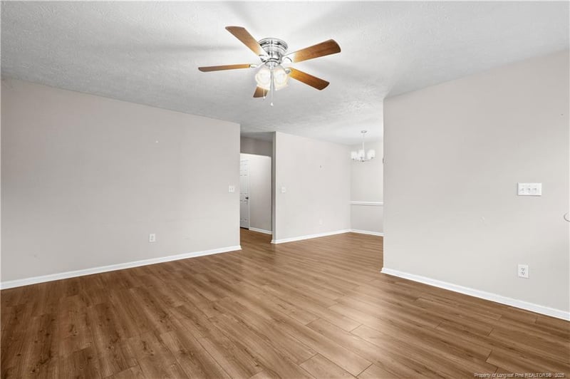 725 Mosswood Ln, Fayetteville, NC 28311